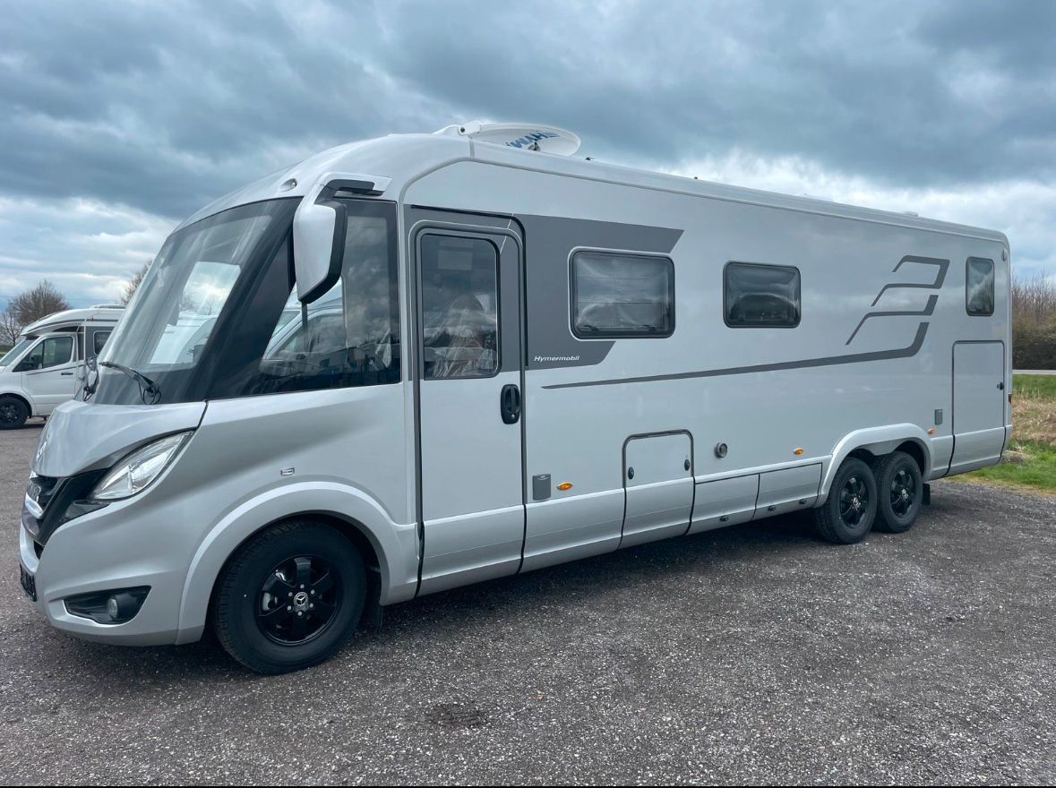 Mercedes Hymer ML I 880 vollintegriert mieten Luxus 9m Länge großes Wohnmobil Luxuscamping mieten und kaufen Verkauf