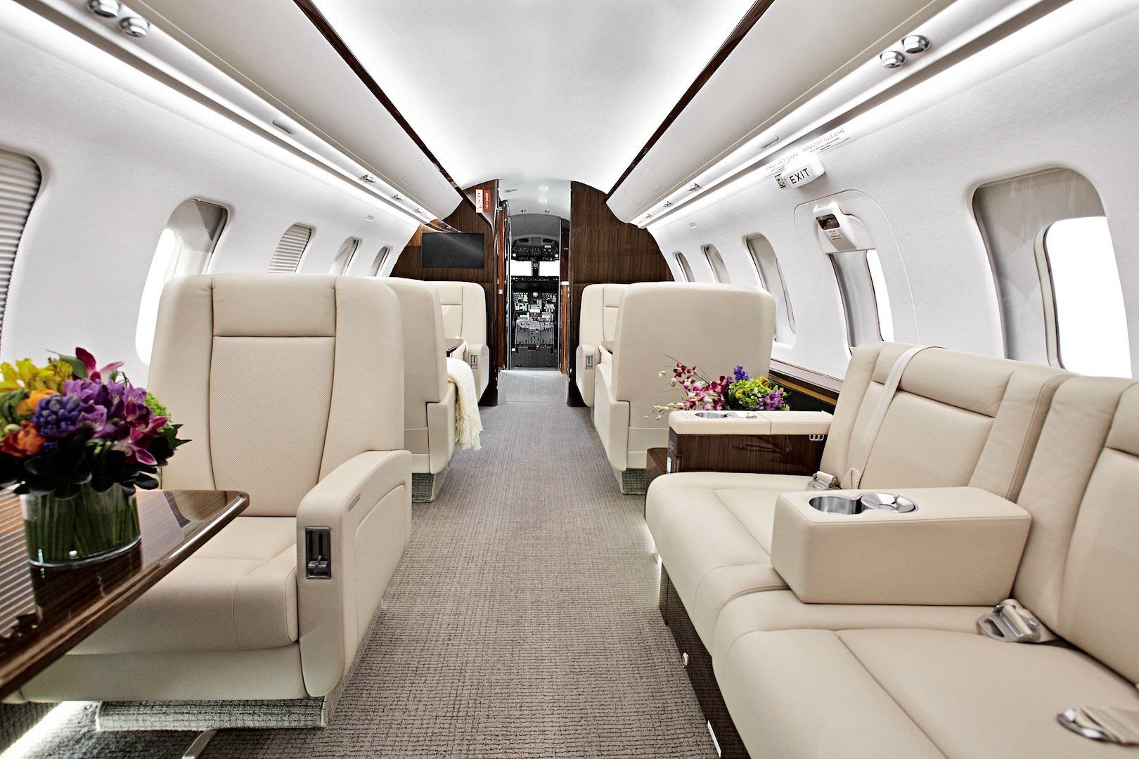 Challenger 605 Charter Flight