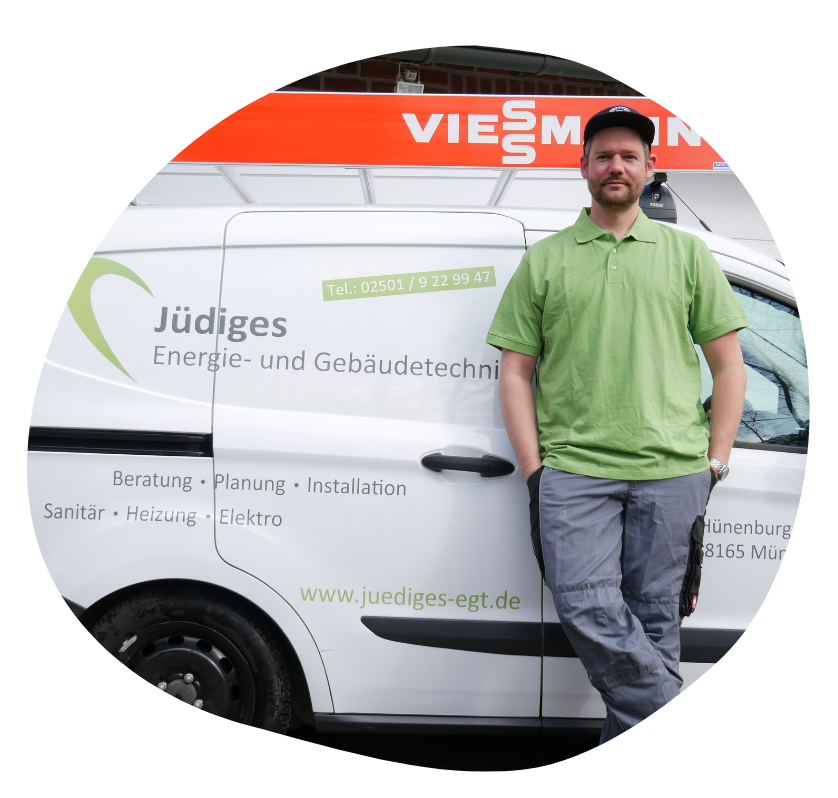 Firmenwagen JEGT mit Mitarbeiter