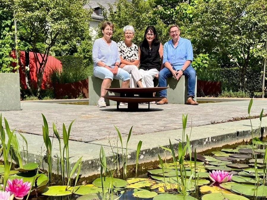 Bild vom Inselsommergarten mit Claudia Papke, Ruth Schmitz, Eva-Maria Rittinghaus und Geschäfsführer Thomas Bielawski
