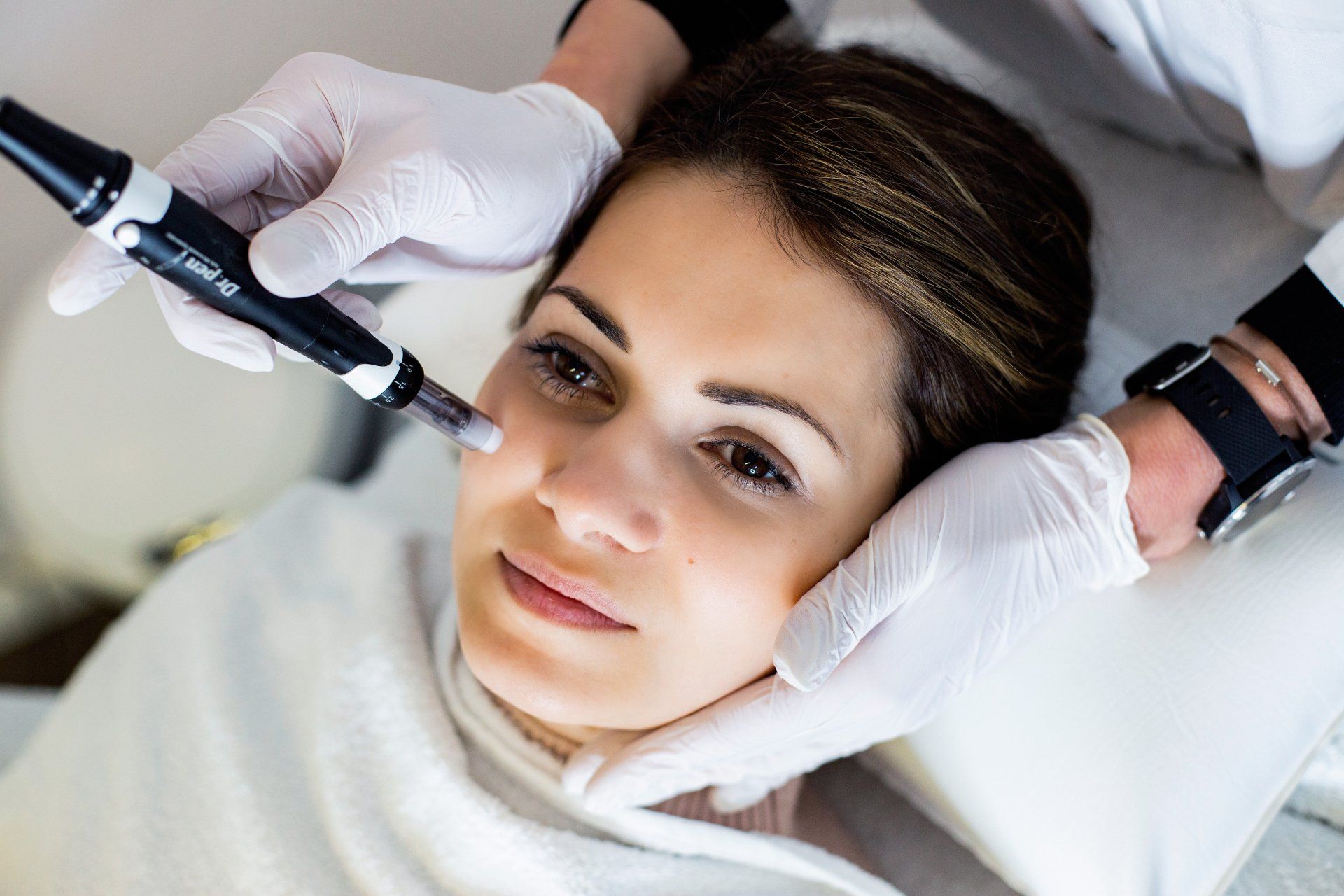 „Hautverbesserung in Lüneburg – effektive Behandlungen für ein ebenmäßiges, strahlendes Hautbild mit Microneedling, Mesotherapie & Anti-Aging-Methoden.“