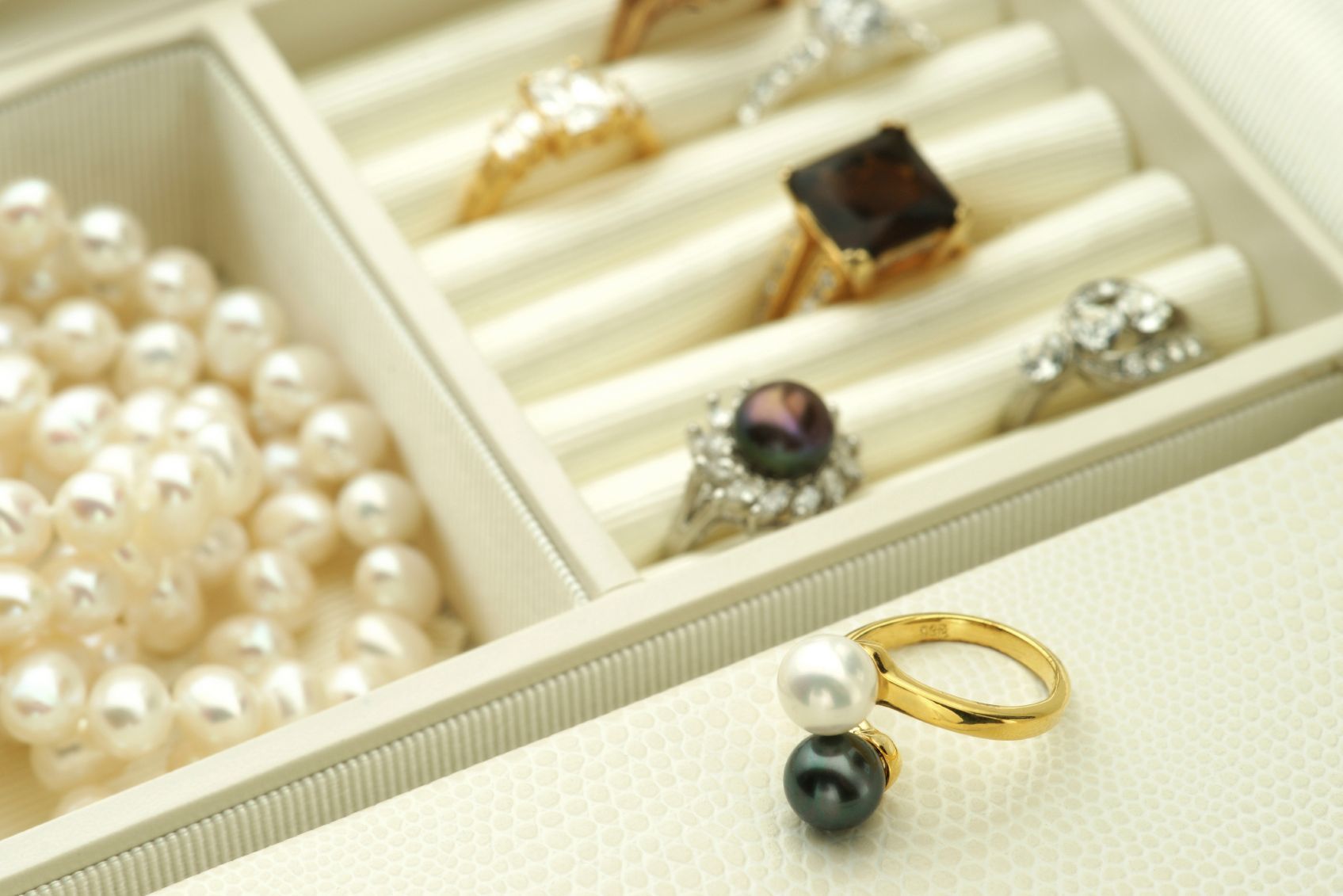 Perlen Schmuck Ankauf in Erding
Perlen Schmuck Ankauf in München
Perlen Schmuck Ankauf in Bayern