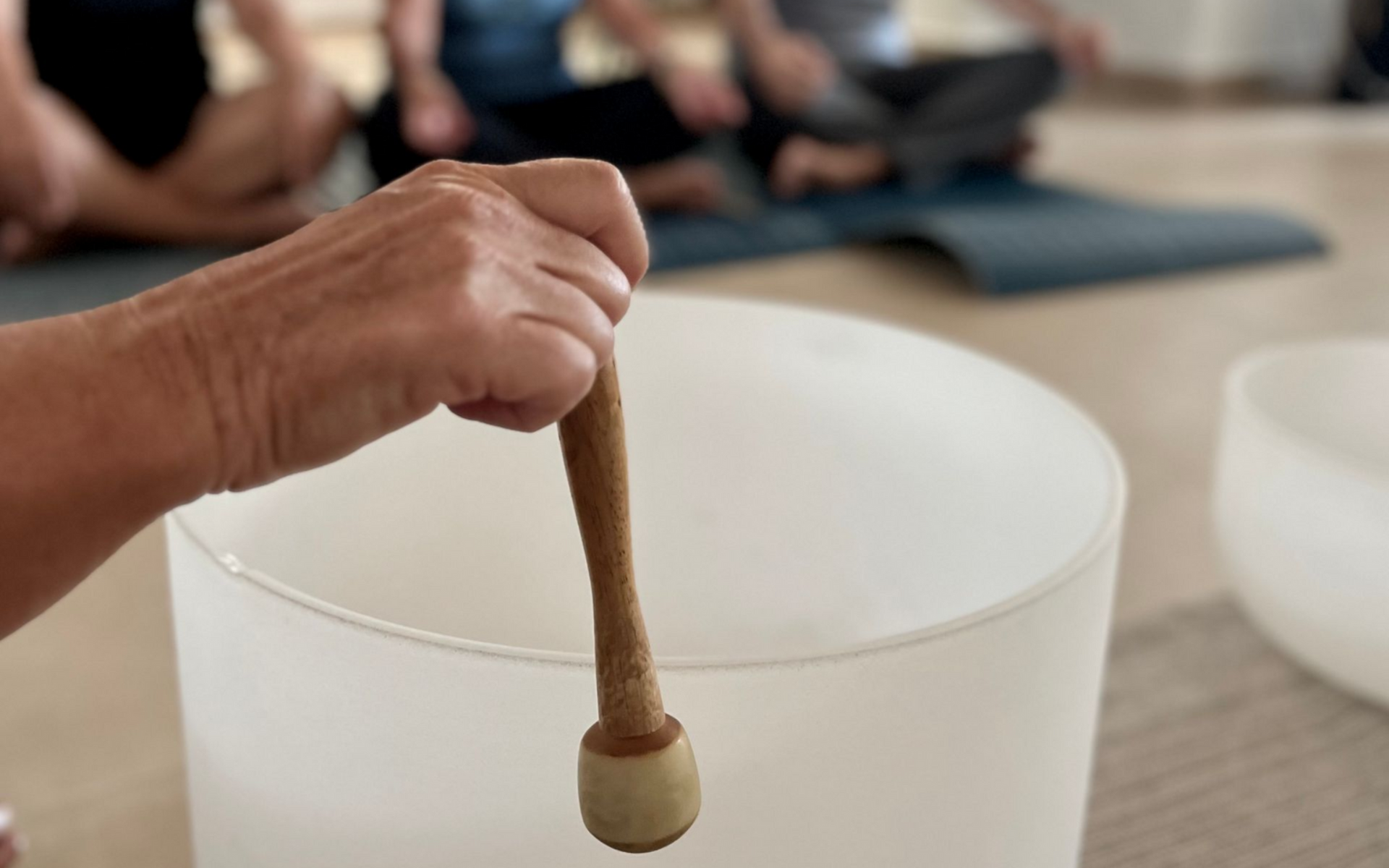 Meditación con cuencos tibetanos en Casa CHIpude – armonía sonora en plena naturaleza gomera