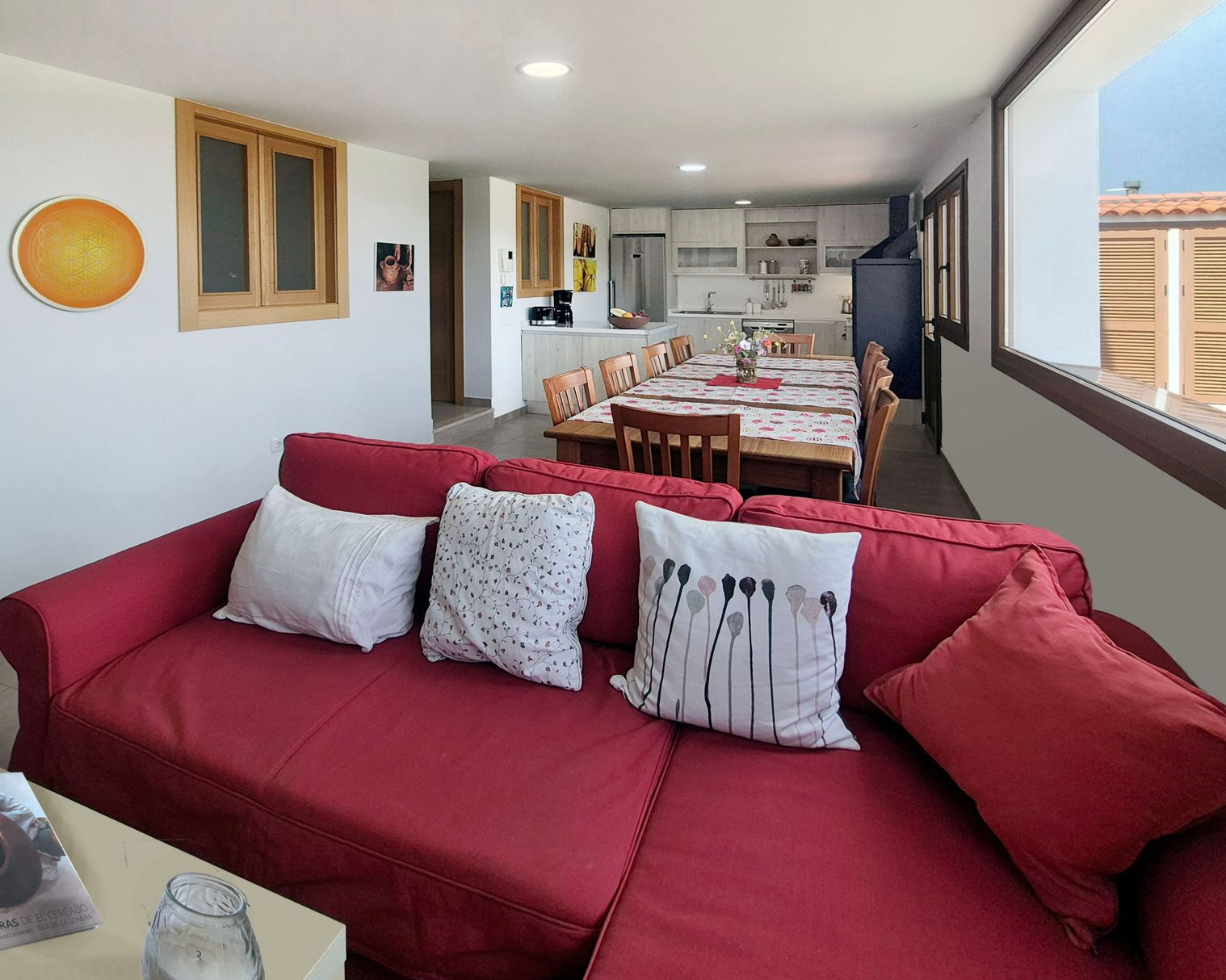 Gemeinschaftsraum im Casa CHIpude – ideal für Gespräche, Lesen oder kleine Gruppenaktivitäten