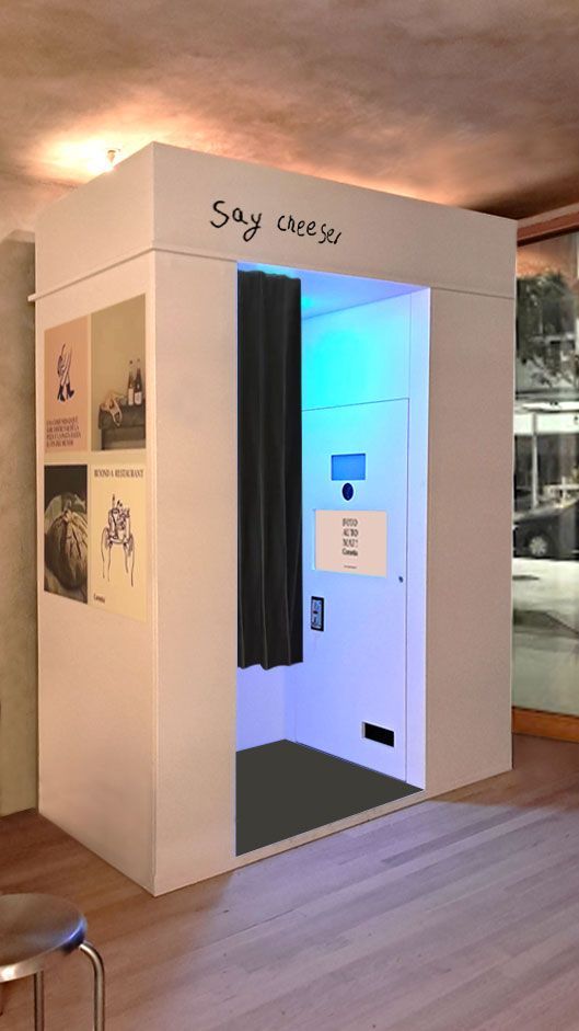 Cabina de fotomatón en el restaurante italiano Cometta de A Coruña