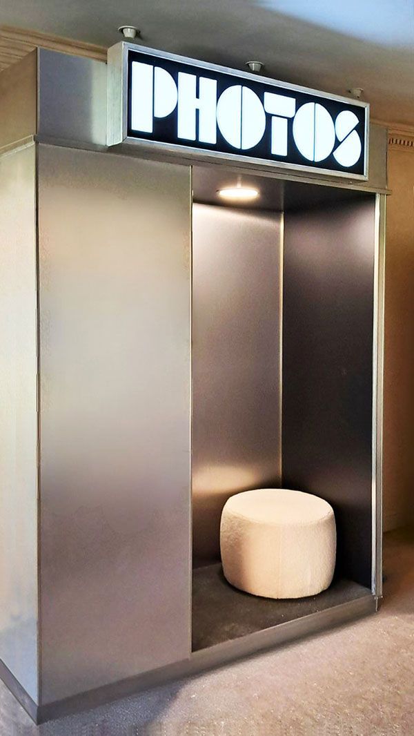Cabina de fotomatón utilizada por Multiópticas durante eventos y lanzamientos de productos