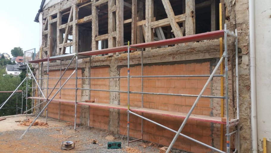 Bausicherung einer Giebel Fläche in Hohenstein