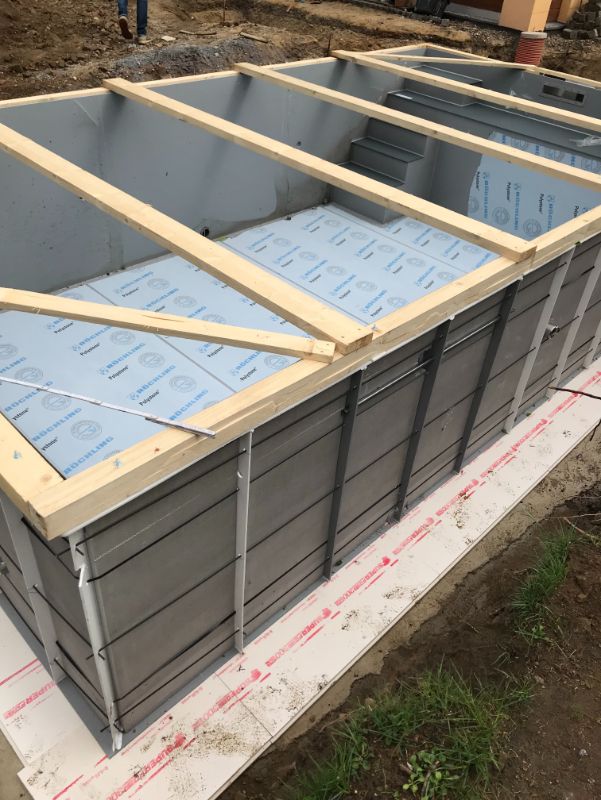 Pool-Umrandung in Dresden