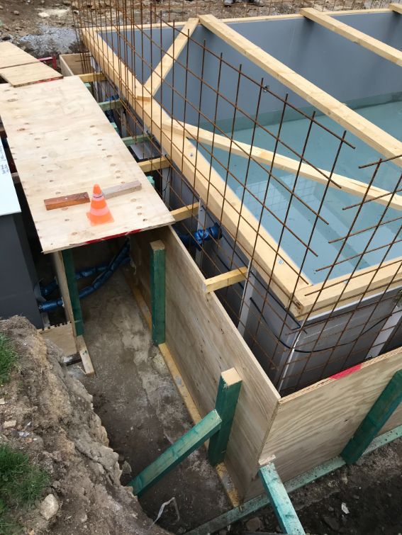 Pool-Umrandung in Dresden