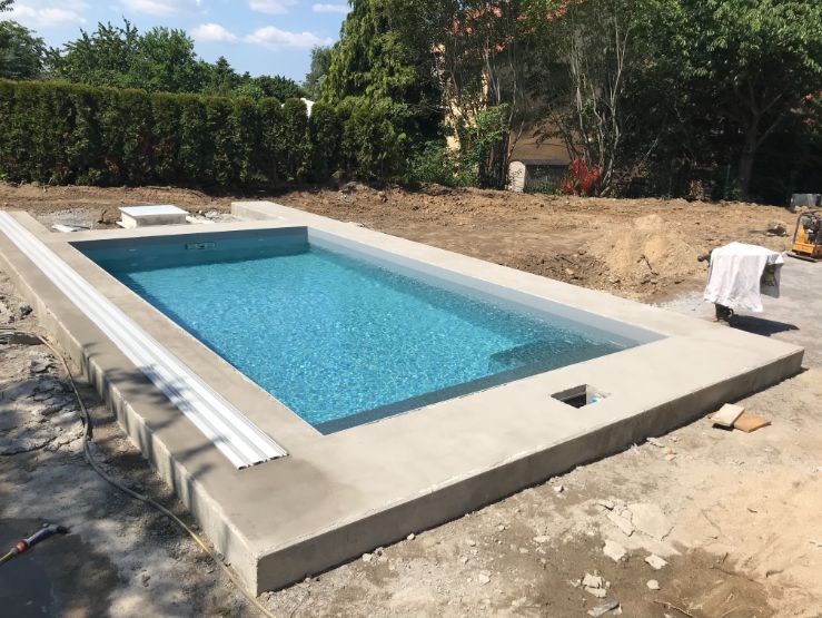 Pool-Umrandung in Dresden