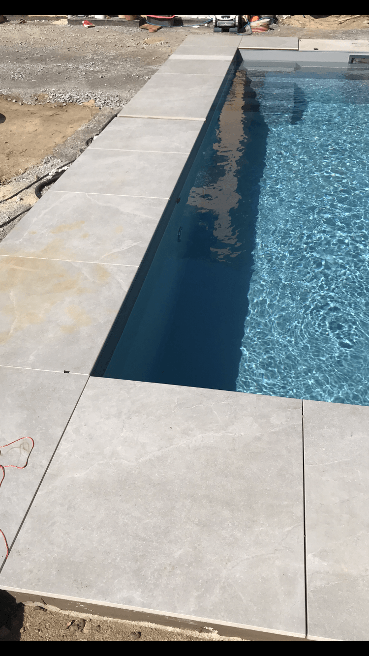 Pool-Umrandung in Dresden