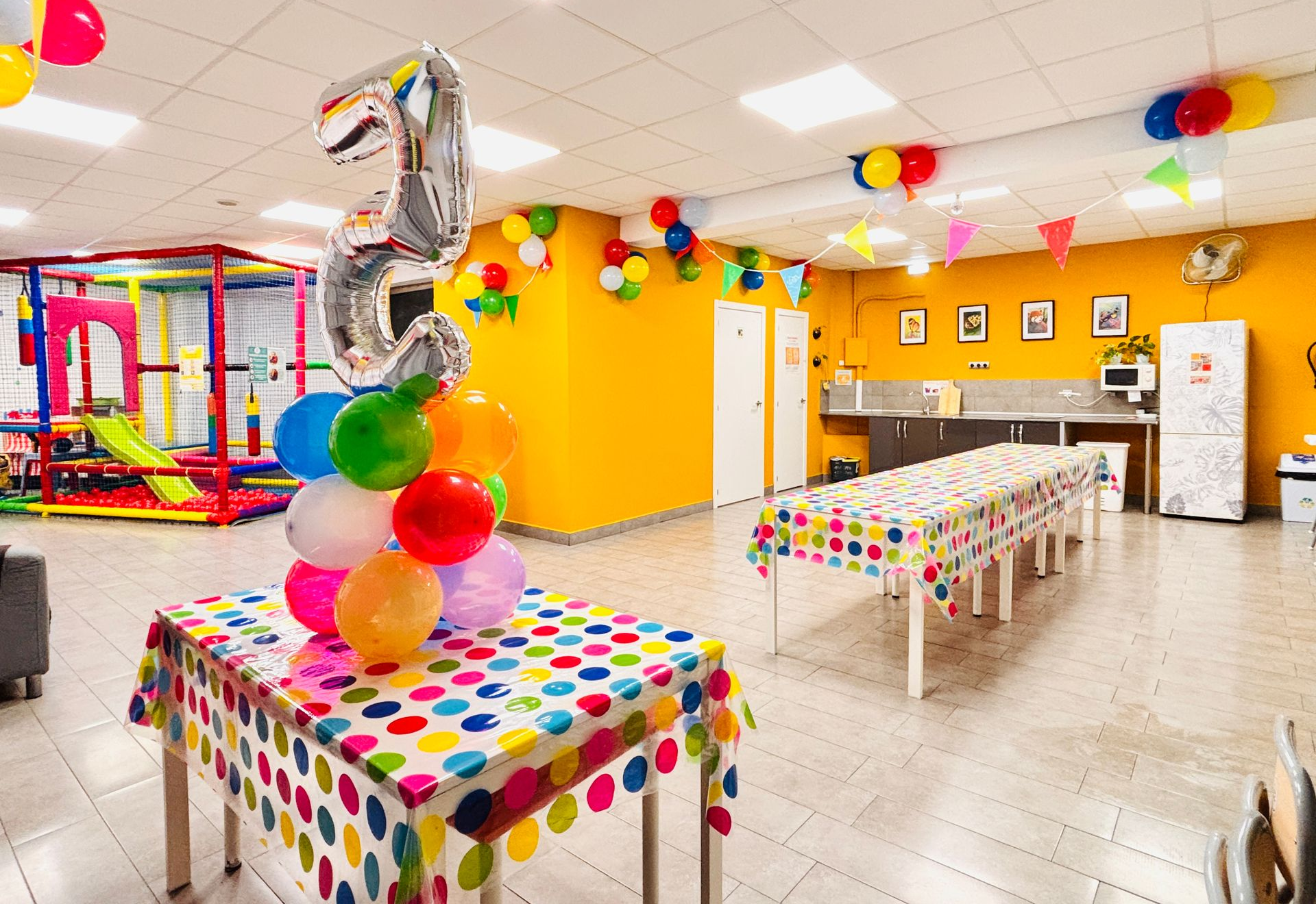 Decoraciónmulticolorsala22bonavistatarragona