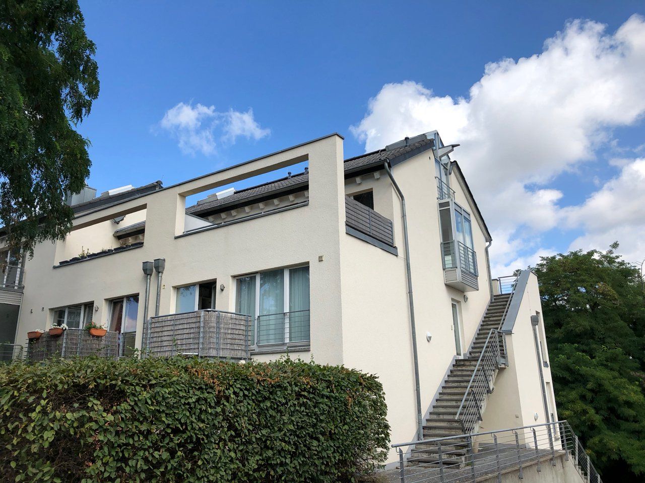 MAISONETTE- WOHNUNG MIT GALLERIE IN BORNHEIM- BRENIG