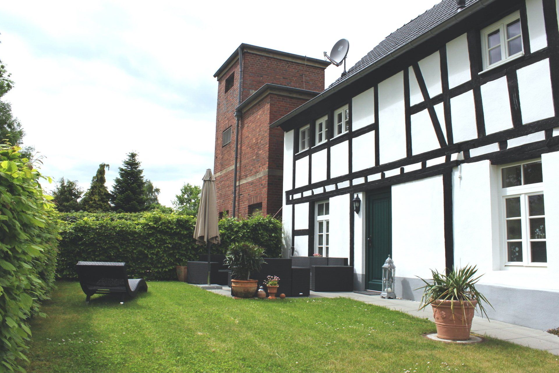 WOHNUNG IN MEDITERRANER HOFANLAGE MIT GARTEN IN HENNEF-HAPPERSCHOSS