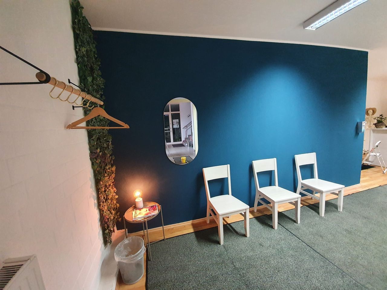 Wartebereich der Physiotherapie im Rehazentrum Roßstraße