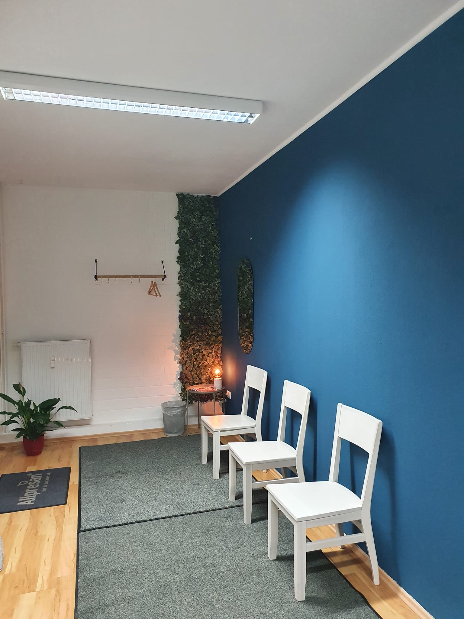 Empfangs- und Wartebereich in der Physiotherapie des Rehazentrum Roßstraße