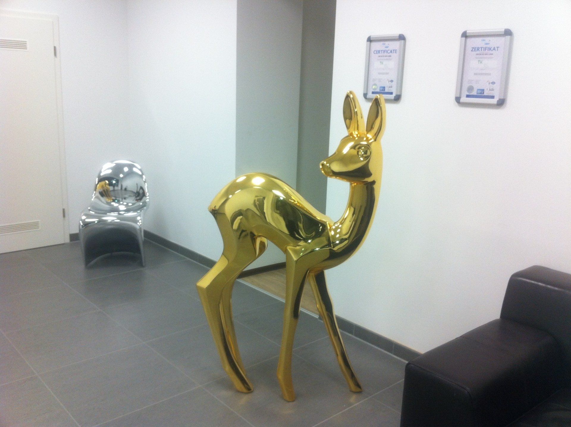 Gold Chrom Hirsch Skulptur mit hochglänzender Oberfläche