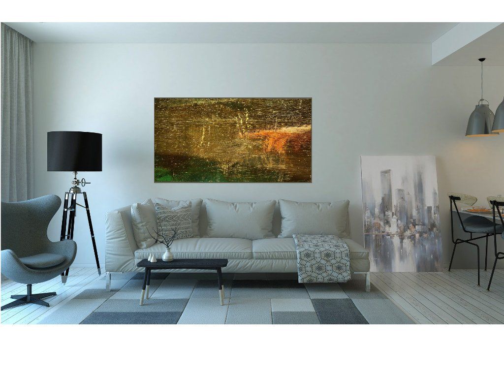 Chrom Wanddesign mit reflektierender Oberfläche im modernen Wohnzimmer
