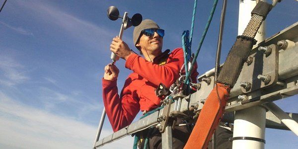 Installation von Messinstrumente und Sensoren Windmessmast Installation sensors measuring instruments wind measuring mast