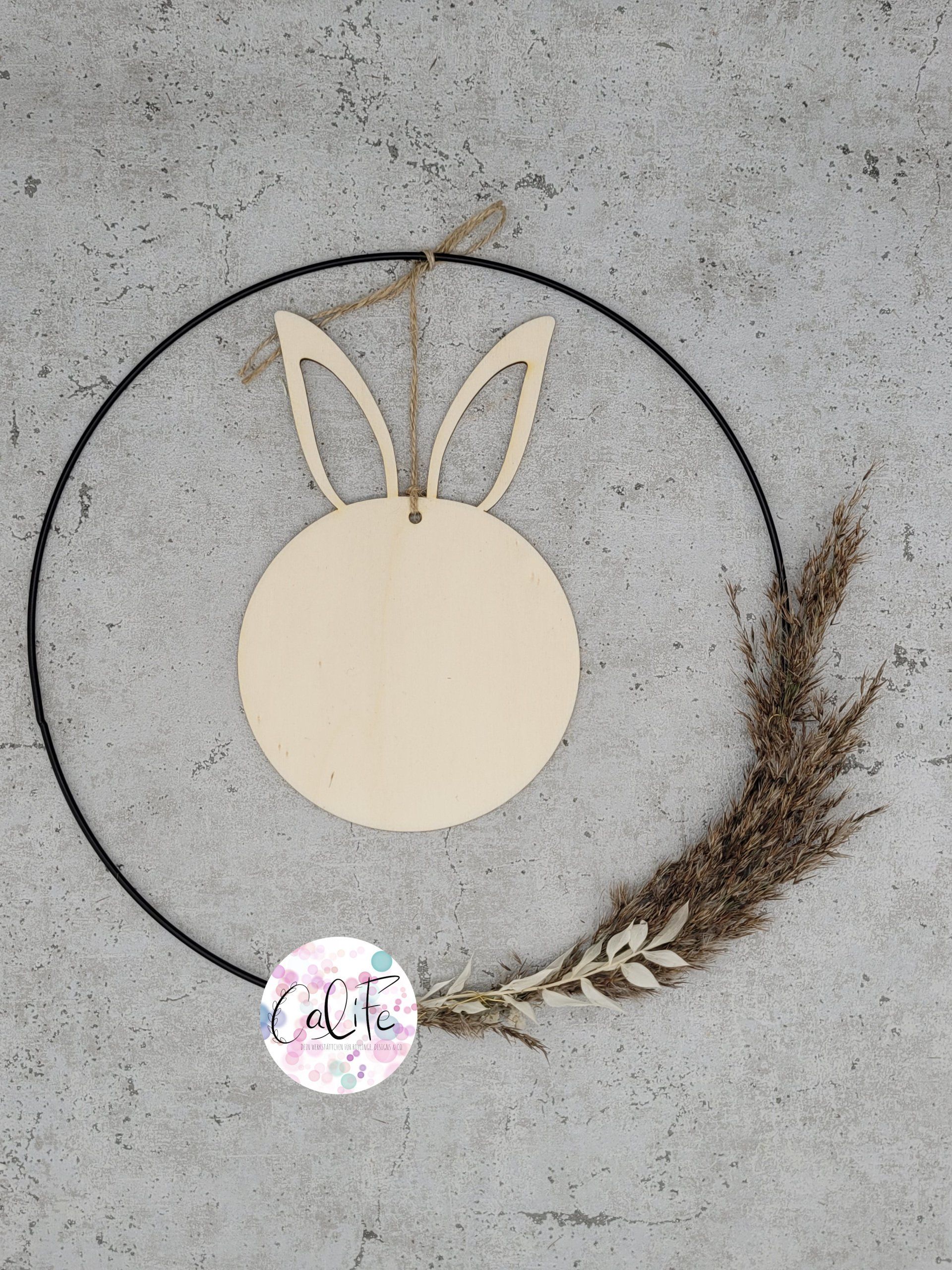 Metallring schwarz | 30 cm Durchmesser | mit Holz- Hasenkopf ausgeschnittene Ohren