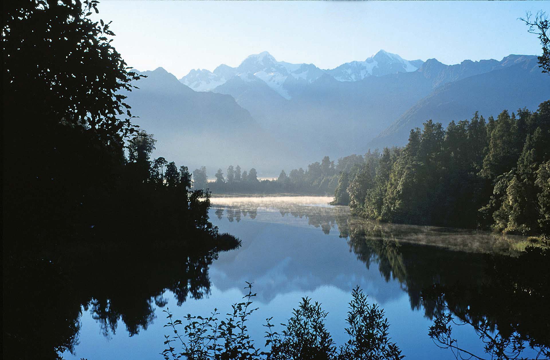 Morgennebel am Lake Matheson, Südinsel NZ
