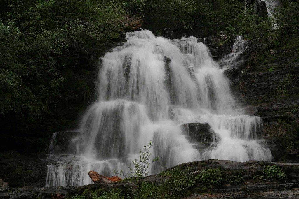 Die Bijoux Falls am Alaska Highway