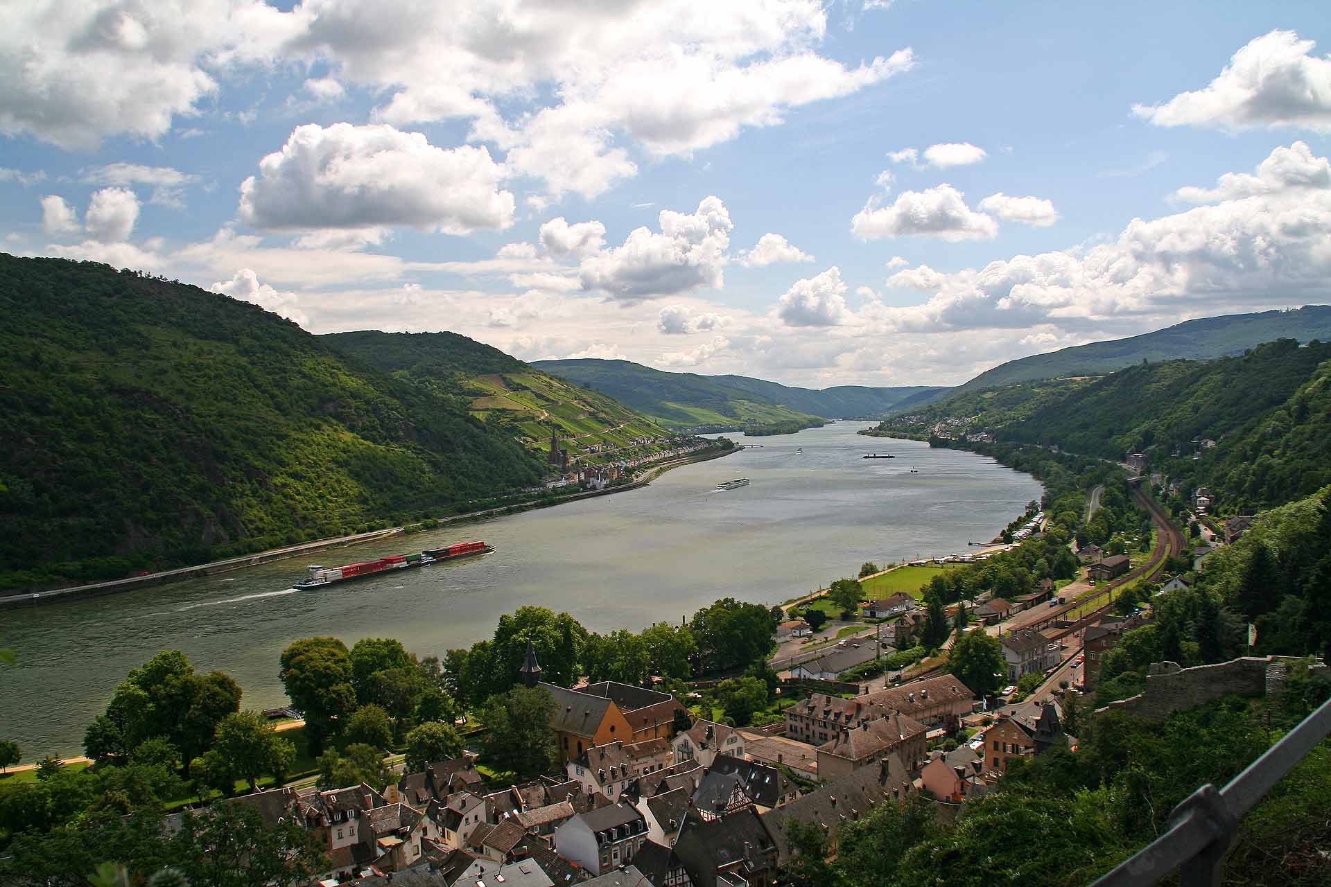 Blick auf den Rhein und Bacharach