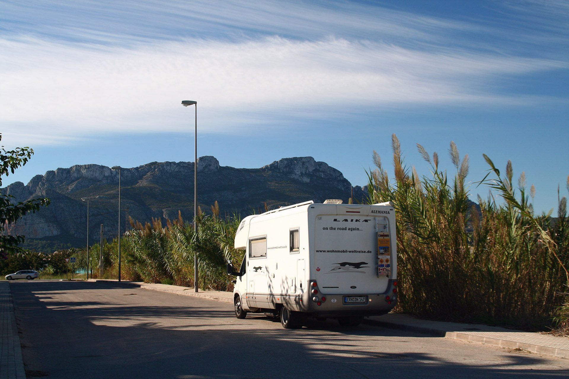 An der Costa Blanca - Übernachtung in einem ruhigen Seitensträßchen, direkt am Strand