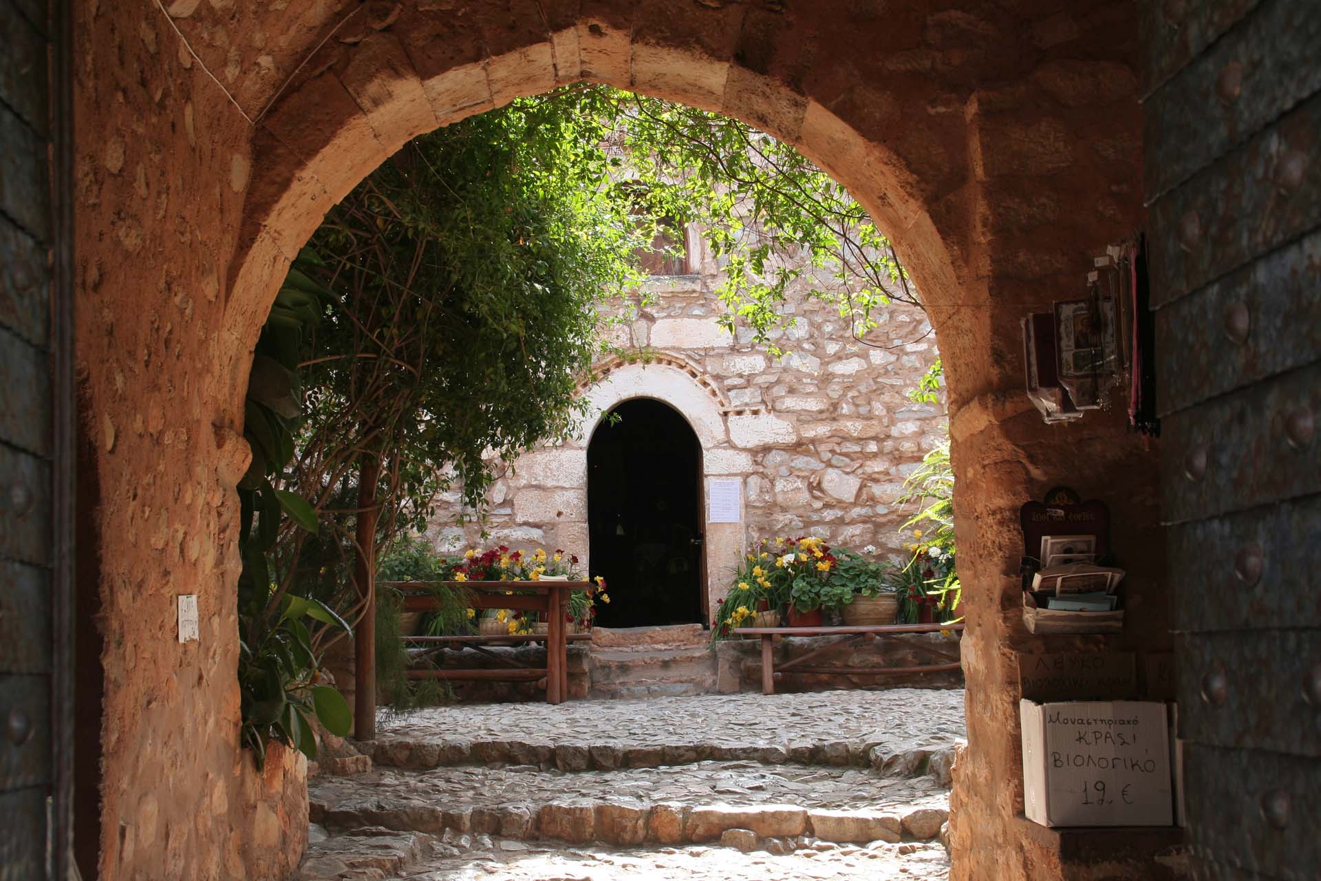 Pforte eines Frauenklosters