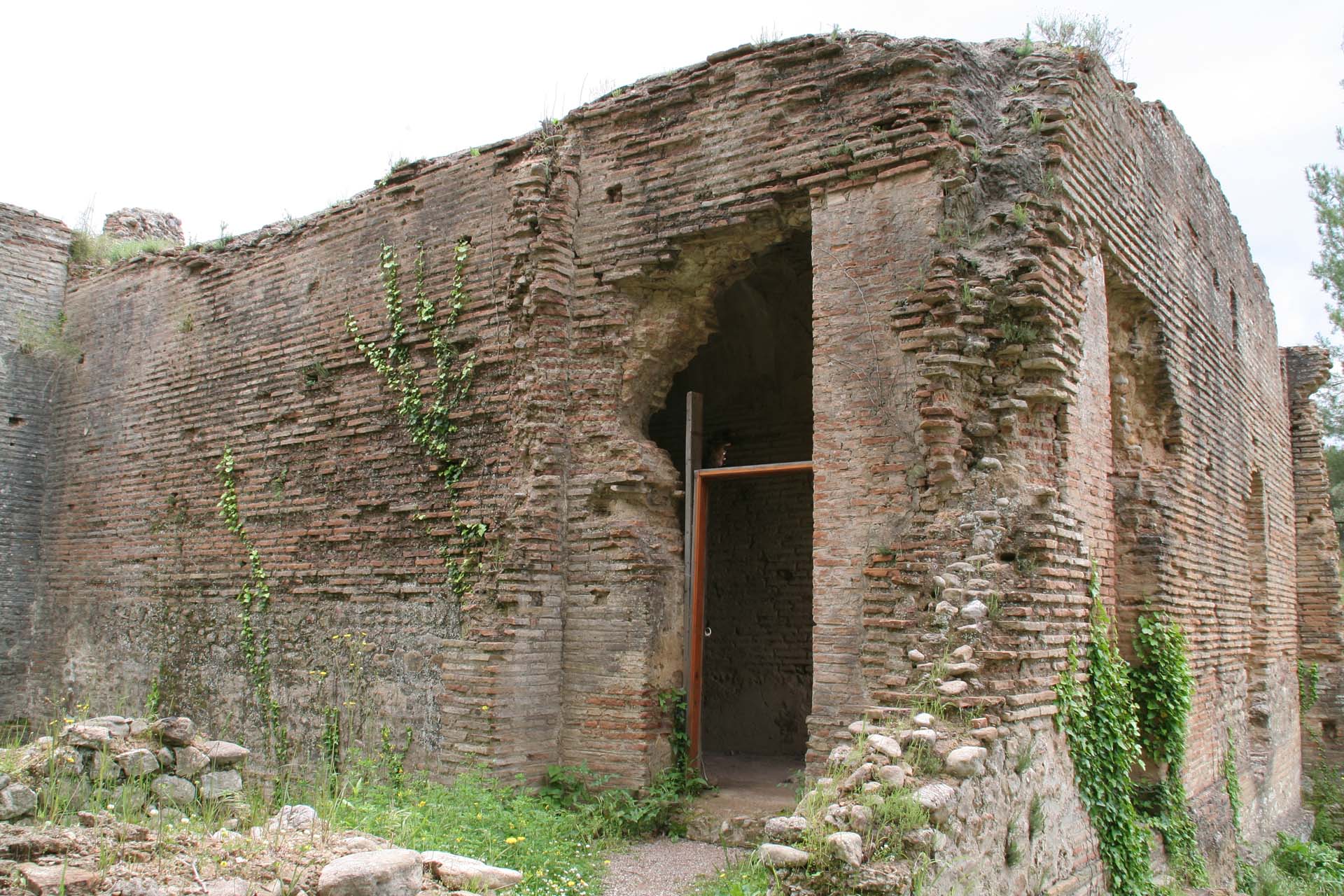 Auch Nero war Gast in Olympia. Er logierte in diesem Haus.