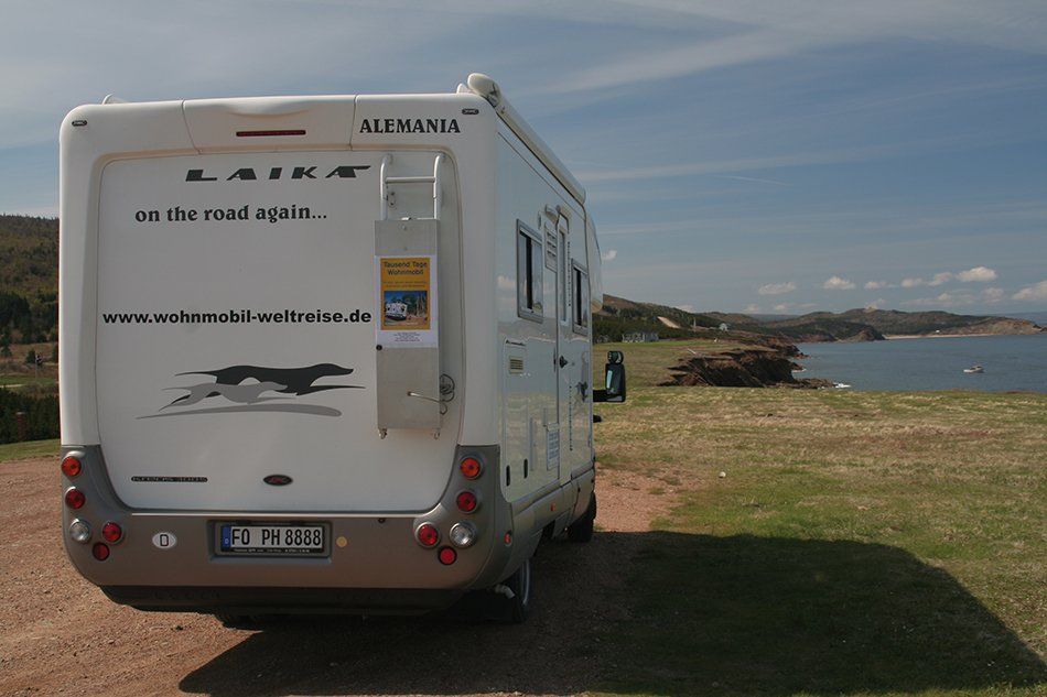 Kanada, am Cabot Trail, Nova Scotia - Damit uns niemand »aufs Dach steigt«, haben wir die Leiter abgedeckt. Kanada, am Cabot Trail, Nova Scotia - Damit uns niemand »aufs Dach steigt«, haben wir die Leiter abgedeckt.