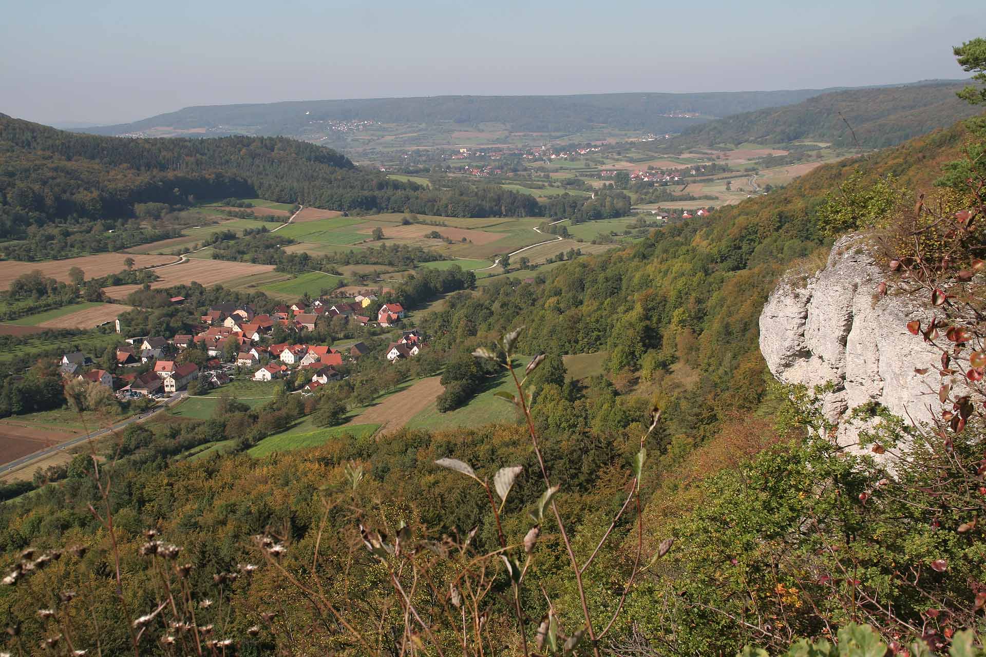 Blick auf Unterzaunsbach im Trubachtal
