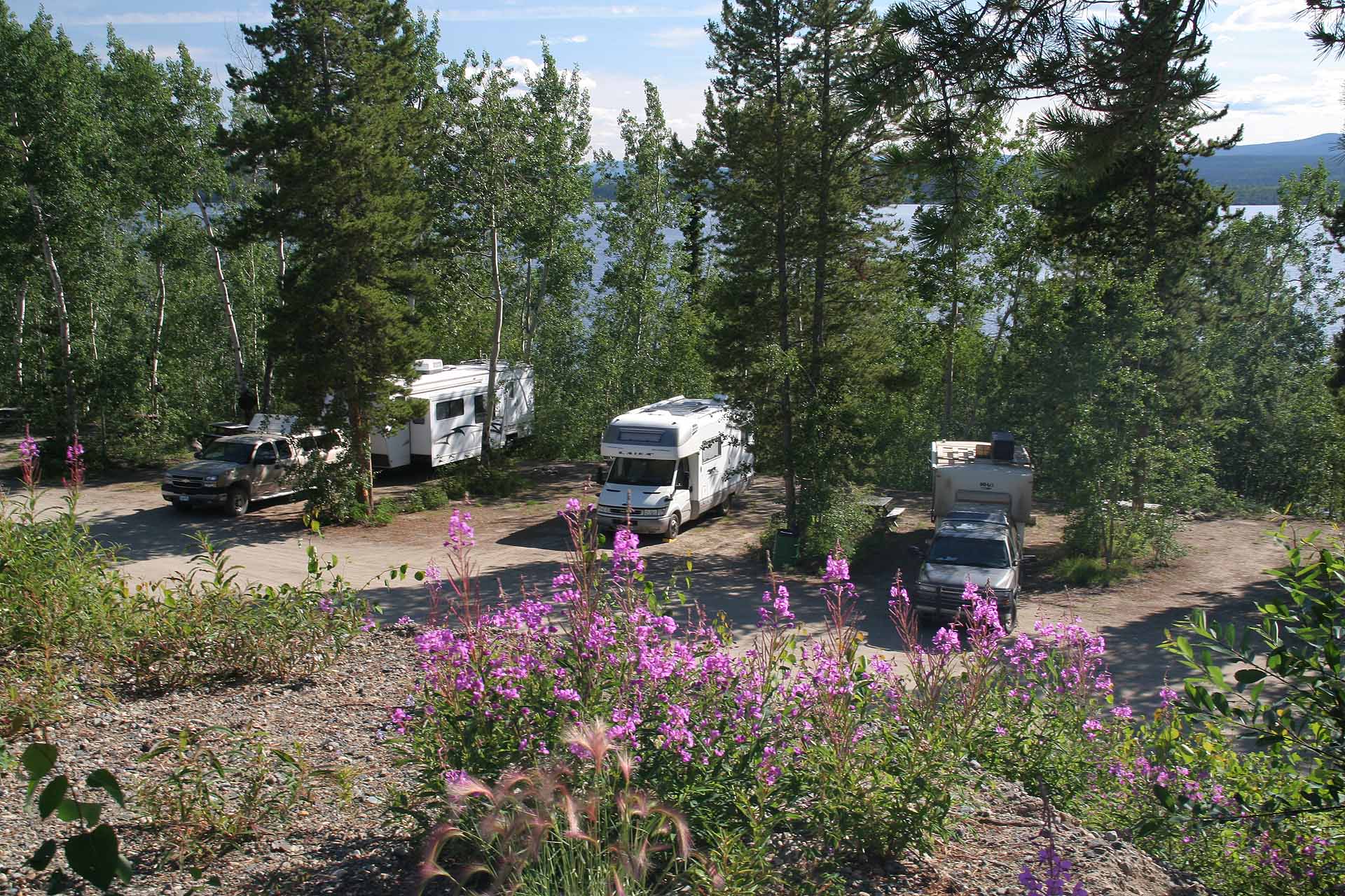 Camping am Teslin Lake, Alaska Highway, Yukon Territory,