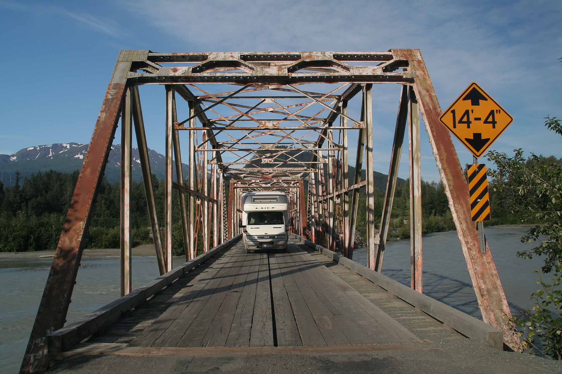 Brücke über den Chilkoot River kurz vor Haines, Alaska