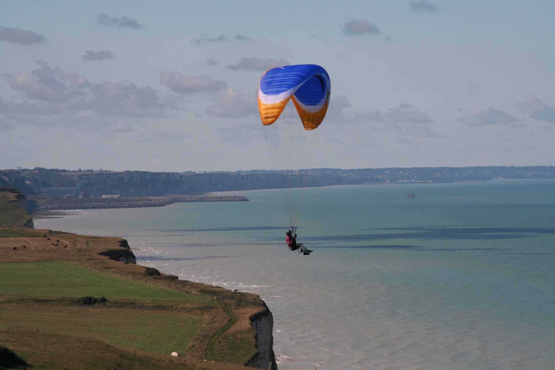 Criel Plage in der Normandie, Gleitschirmflieger