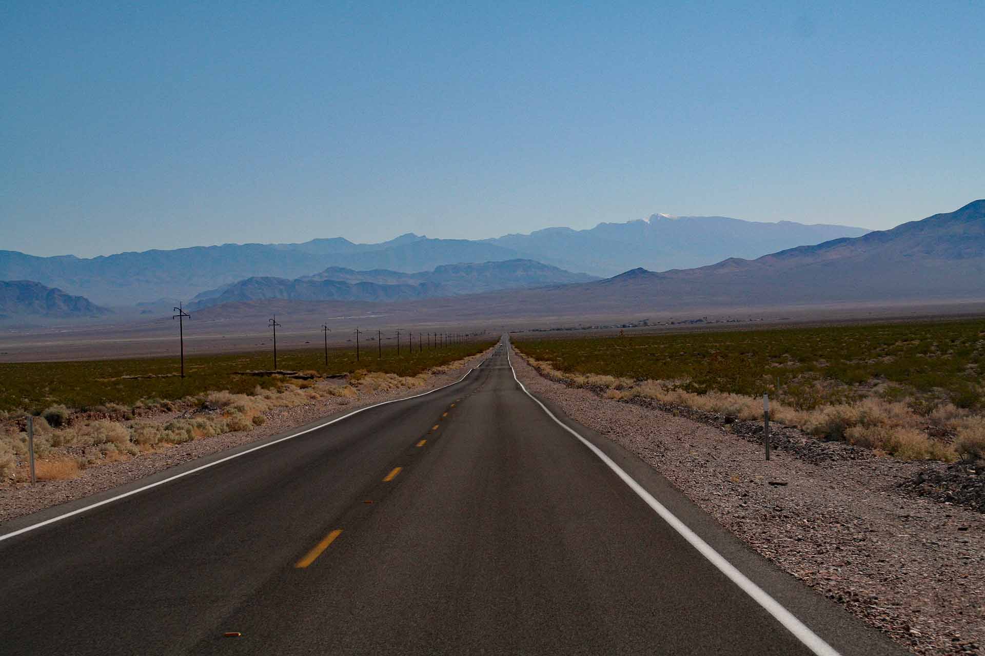 Die Straße nach Death Valley Junction, CA