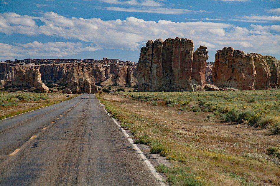 Die Straße zum Acoma Pueblo, New Mexico, USA Die Straße zum Acoma Pueblo, New Mexico, USA
