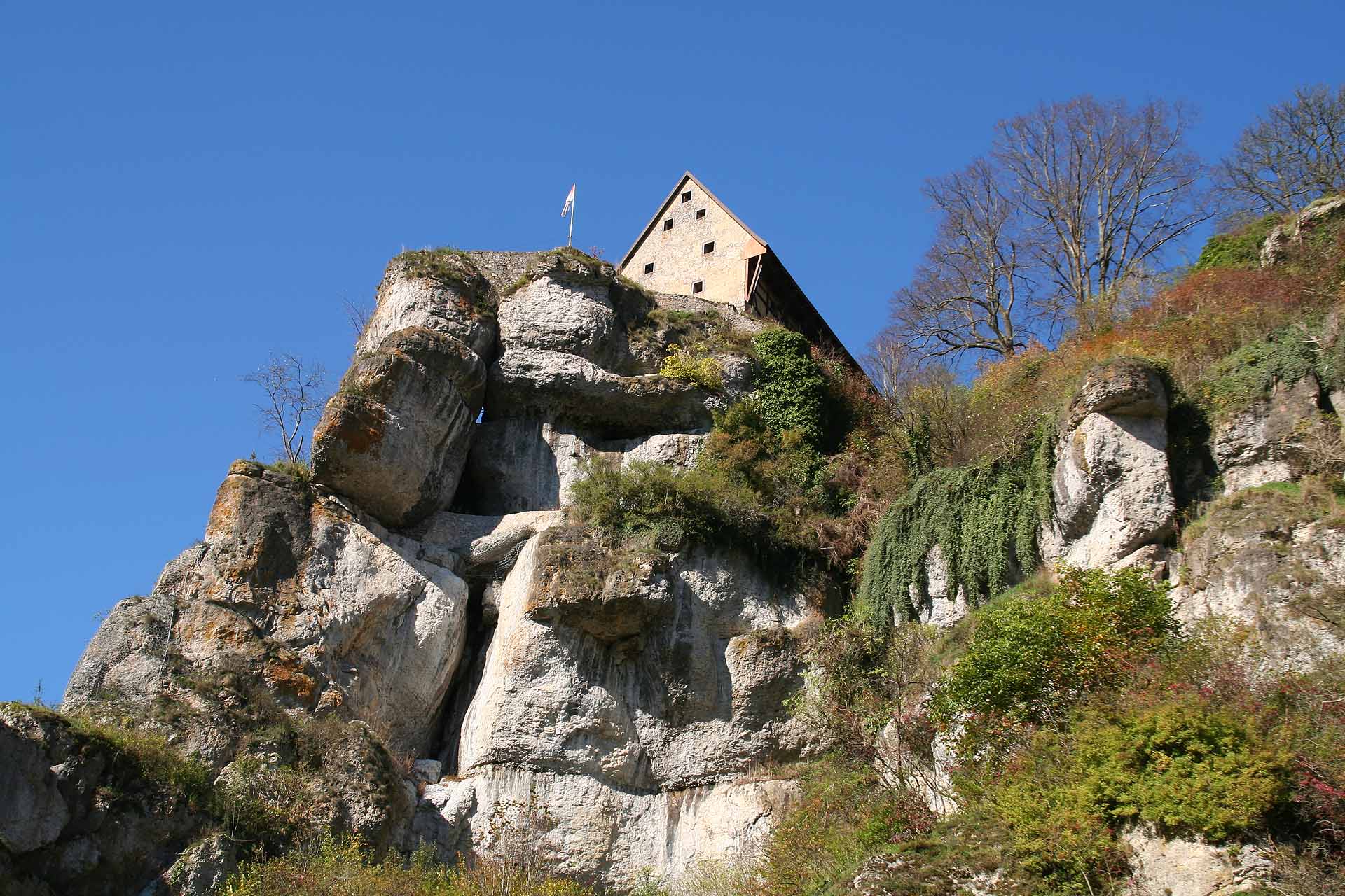 Burg Pottenstein von unten