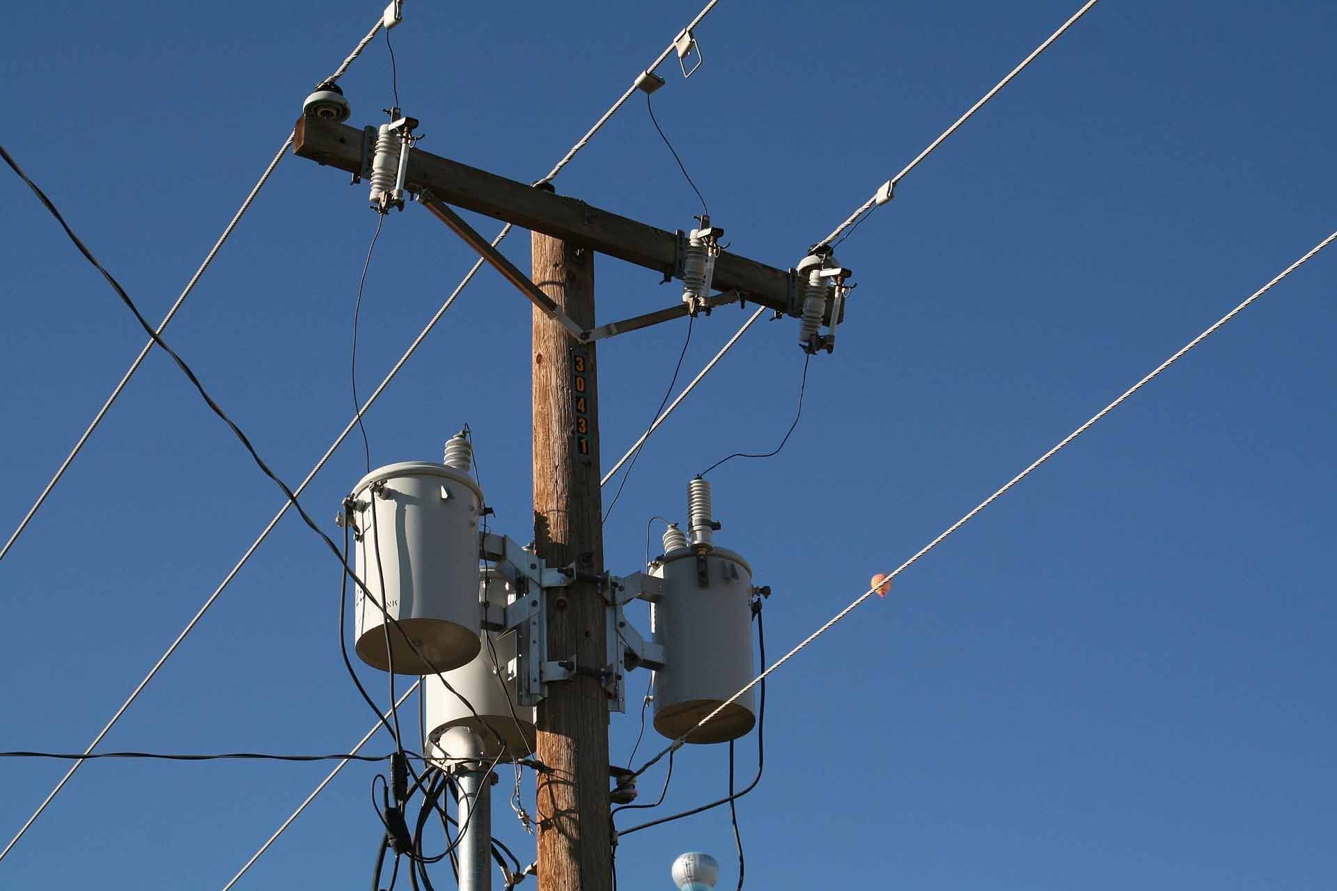 Amerikanische Stromleitungen