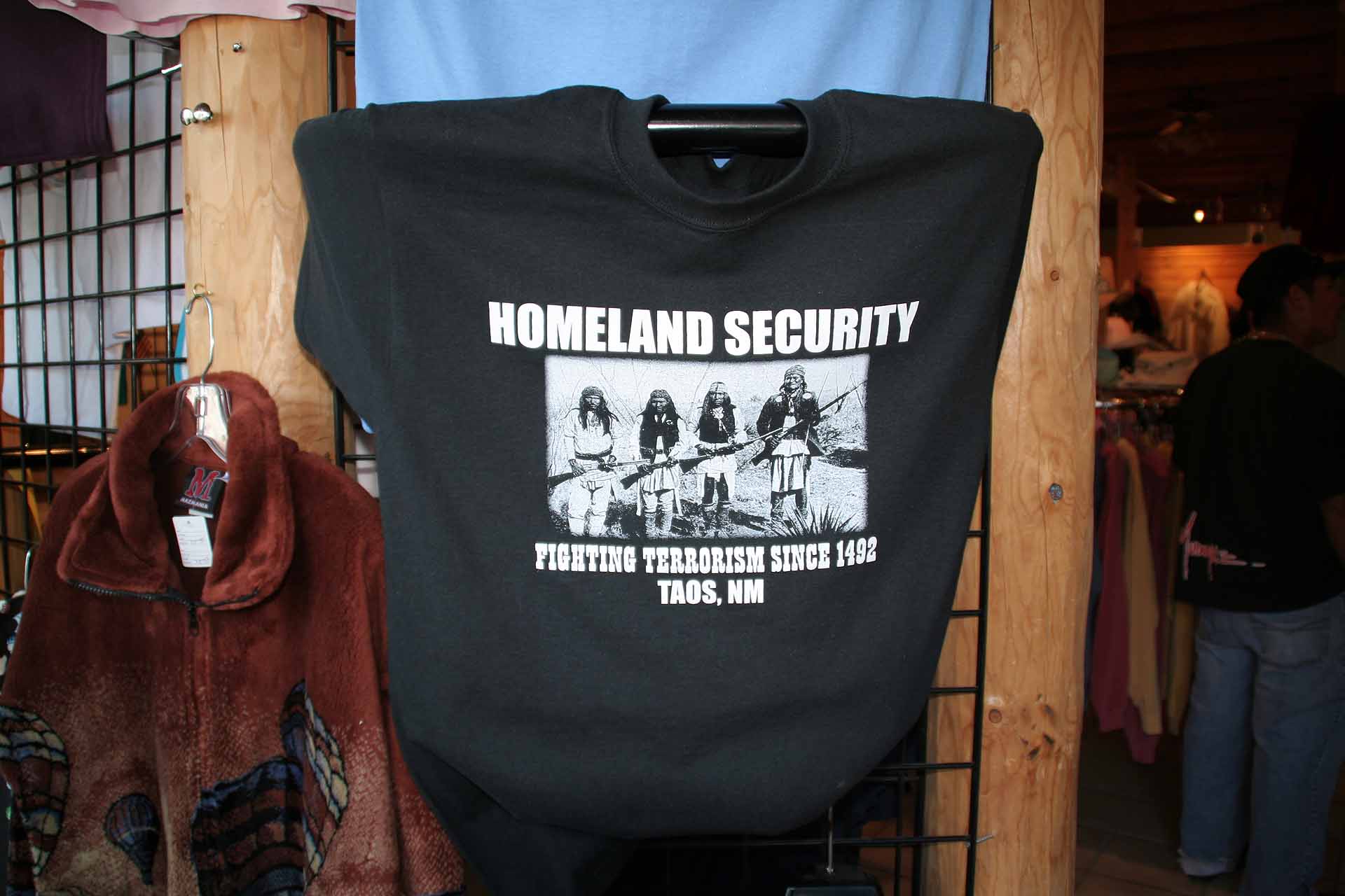 Taos, NM - unter Terrorismus versteht eben jeder etwas anderes.