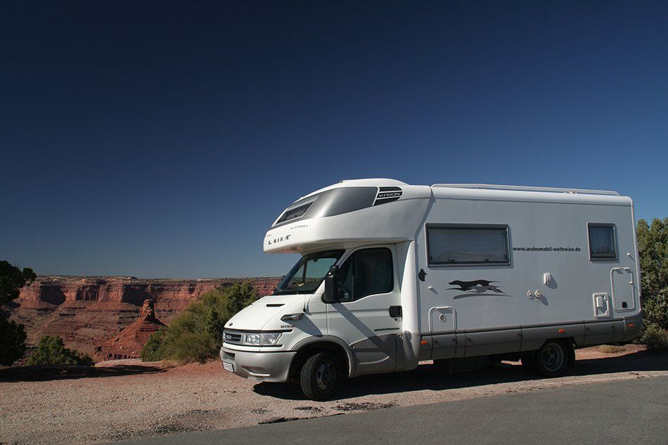 Canyonlands Nationalpark, Utah, USA - die kleine Heckgarage ist beidseitig zugänglich, ebenso der Stauraum im Unterboden. Canyonlands Nationalpark, Utah, USA - die kleine Heckgarage ist beidseitig zugänglich, ebenso der Stauraum im Unterboden.