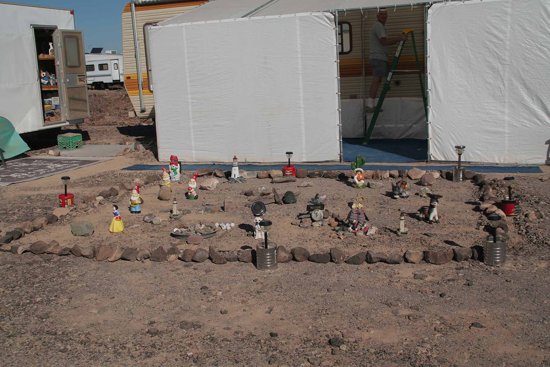 Amerikanisches Dauercamper-Gartenzwerg-Idyll