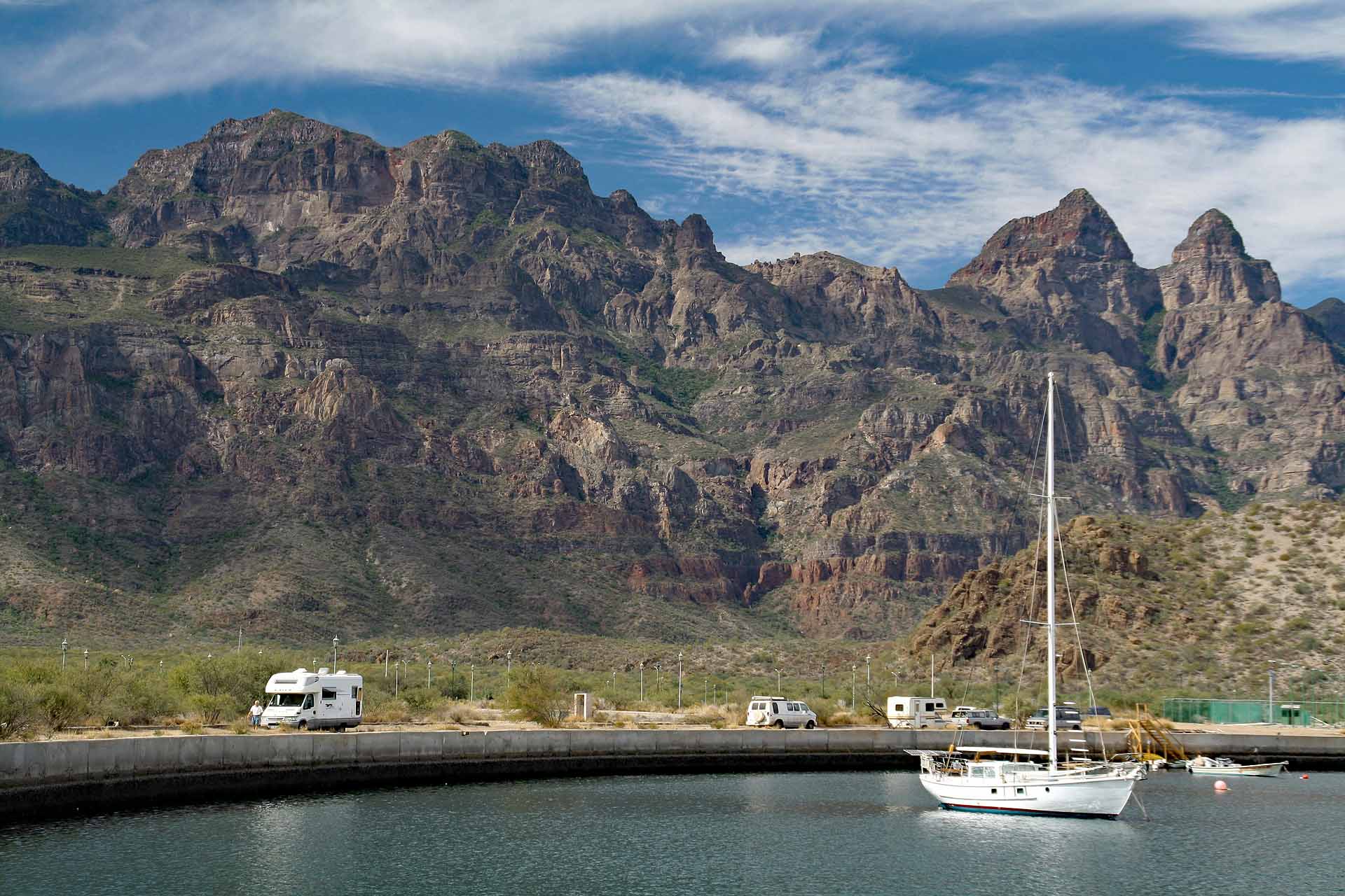 Puerto Escondido - Wildes Camping am Yachthafen