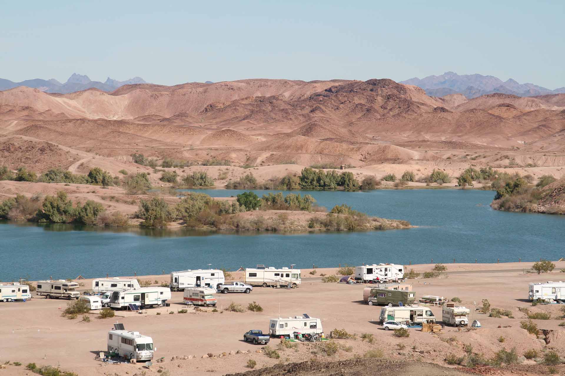 Winterhaven bei Yuma, AZ/CA - Longterm Camping Area - Selbst unten am See stehen wir nicht mehr alleine.