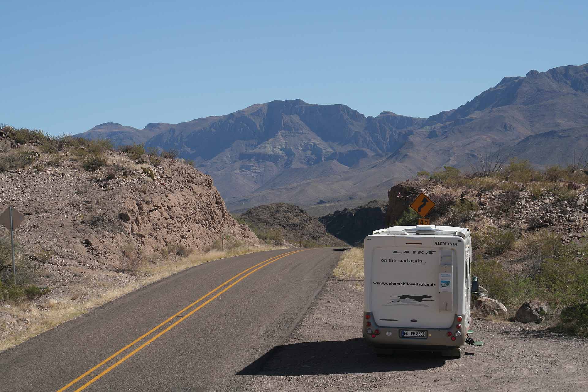 West Texas - Der Highway durch den Big Bend Ranch Statepark. Eine lebensfeindliche, aber trotzdem faszinierende Landschaft.