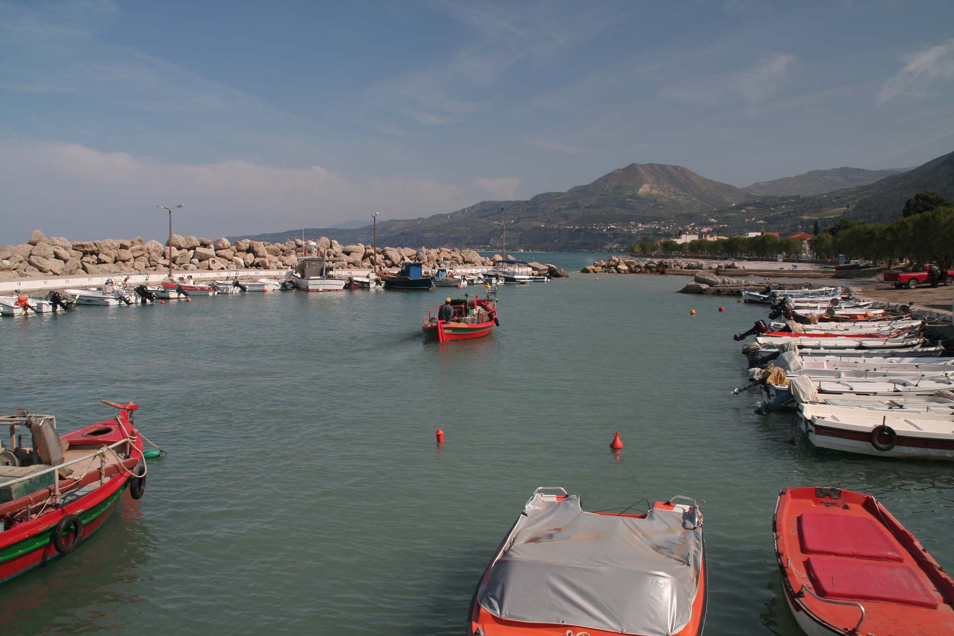 Peloponnes - Der Hafen von Diakoftu