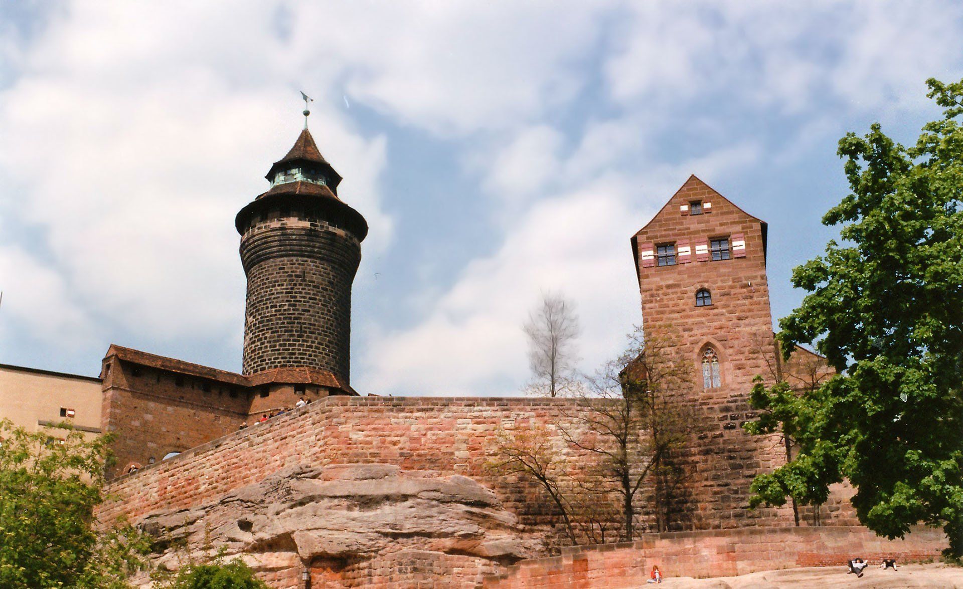 Der Legende nach soll der Raubritter mit seinem Pferd über die Nürnberger Burgmauer gesprungen sein