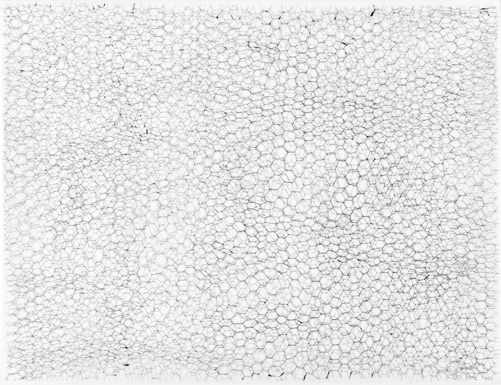 Gabriele Fischbach / ohne Titel / 2012 / 18,2 x 23,8 cm / Kugelschreiber auf Transparentpapier auf Karton Strukturzeichnung Sechseckstruktur Netzstruktur Ausschnitt