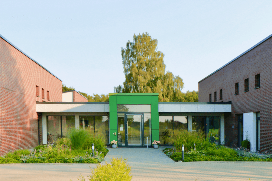 Eingang des HHP in Varel Eingang des HHP