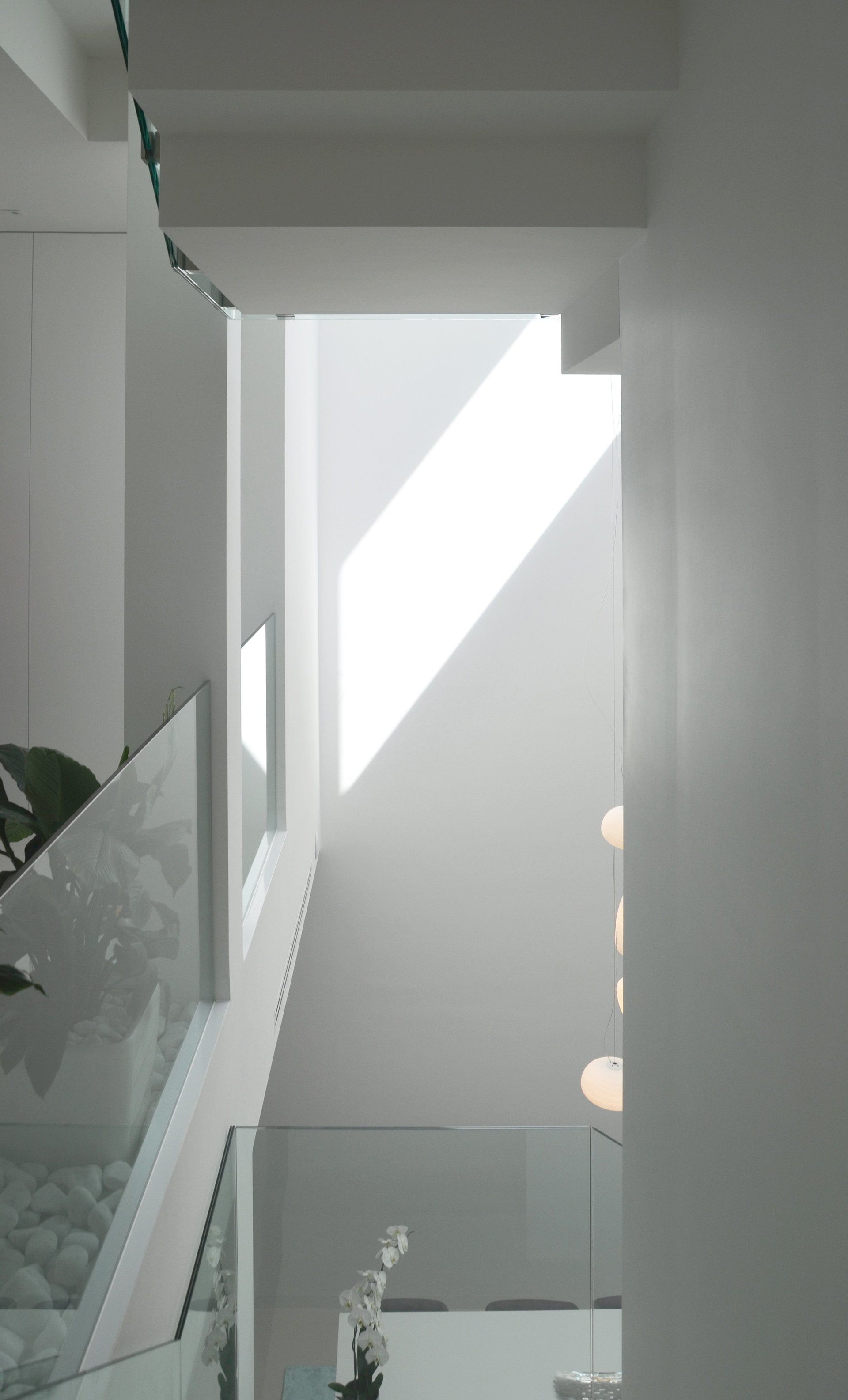 Escaleras de diseño en vivienda unifamiliar moderna en Almeria. Arquitectura moderna en Almeria. Interiorismo Almeria.